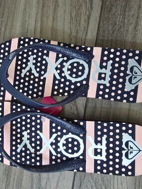 Roxy Flip Flops Size 7